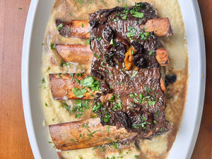 Short Ribs With Gravy And Dried Fruits